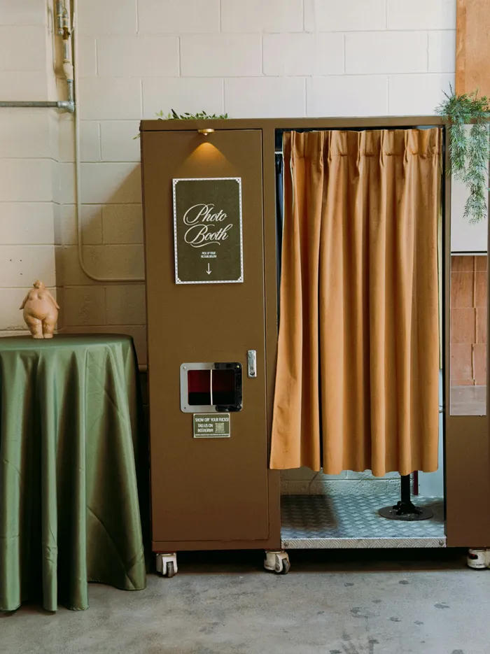 Fotobox auswählen – klassische Fotobox mit Sofortdruck auf einer Feier am Niederrhein