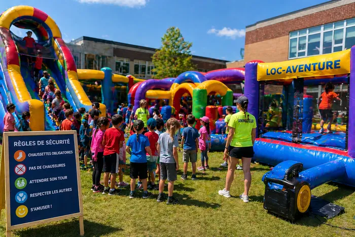 Activité de fin d’année scolaire avec jeux gonflables pour enfants à Drummondville et Victoriaville