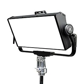 Lámpara Led Aputure Nova P600C on combo, extensión y sandbag.