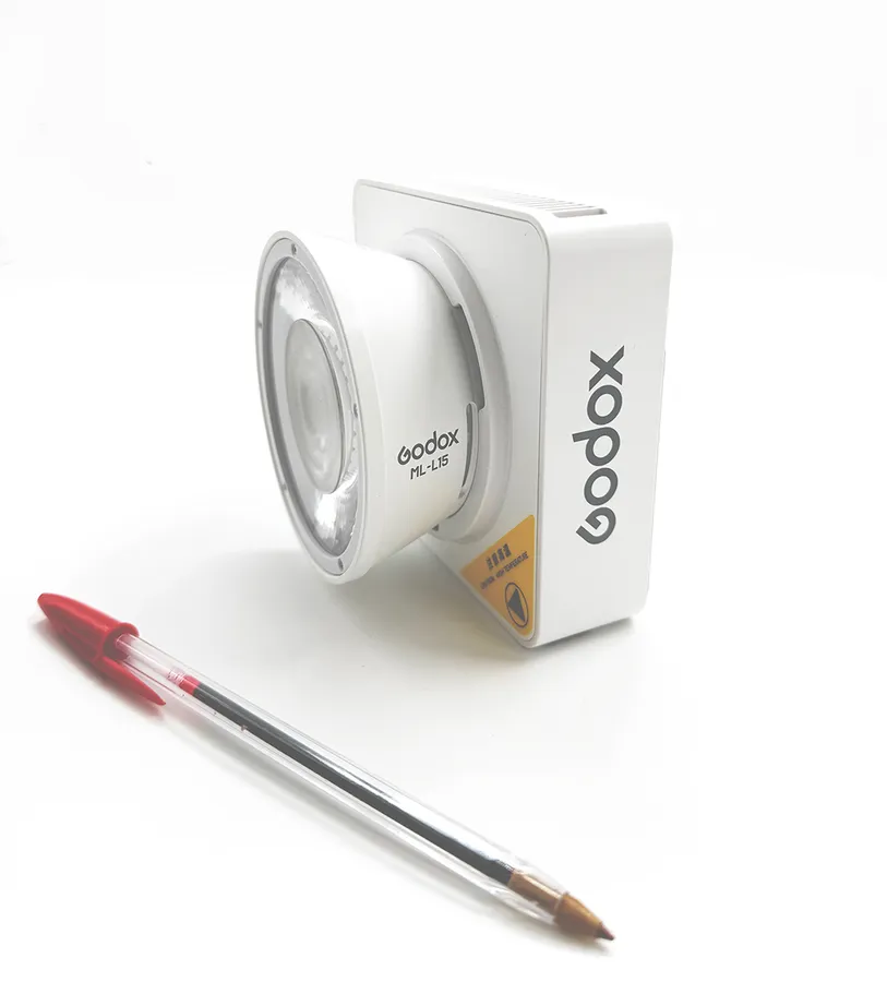 Lámpara Led Godox ML100R RGB Portátil